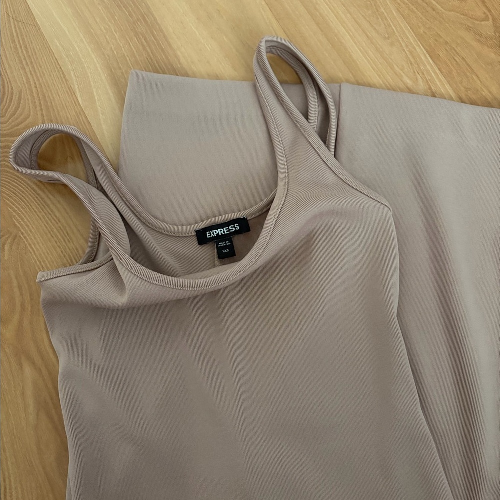 Express Midi Dress - Picture 3 of 3
